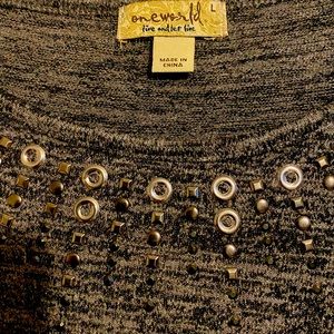 Women layered top. Grey and black. Size Large.